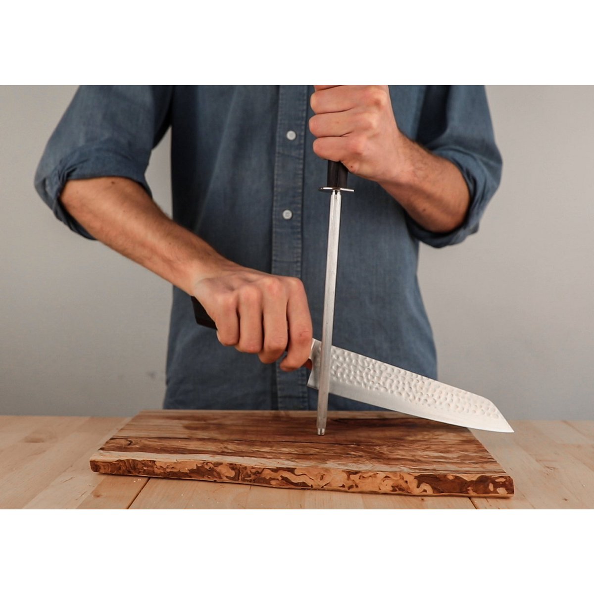 Messen en Keuken Accessoires Set - De Starter Set Deluxe Edition (B): 2 messen (schilmesje + Santoku) + 2 accessoires (aanzetstaal + bamboe snijplank)