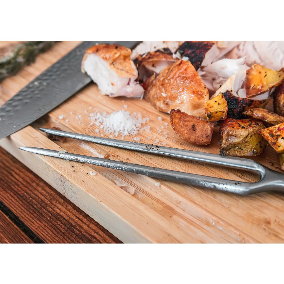 Messen- en Keukenaccessoireset - The BBQ Set Deluxe: Gyuto (koksmes) + vleesvork + aanzetstaal + bamboe snijplank