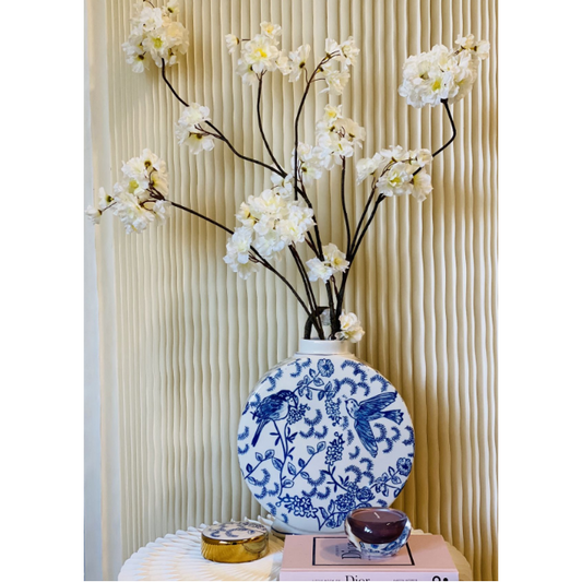 Kleine bloemenvaas van blauw en wit porselein (voor Kitchee Home)