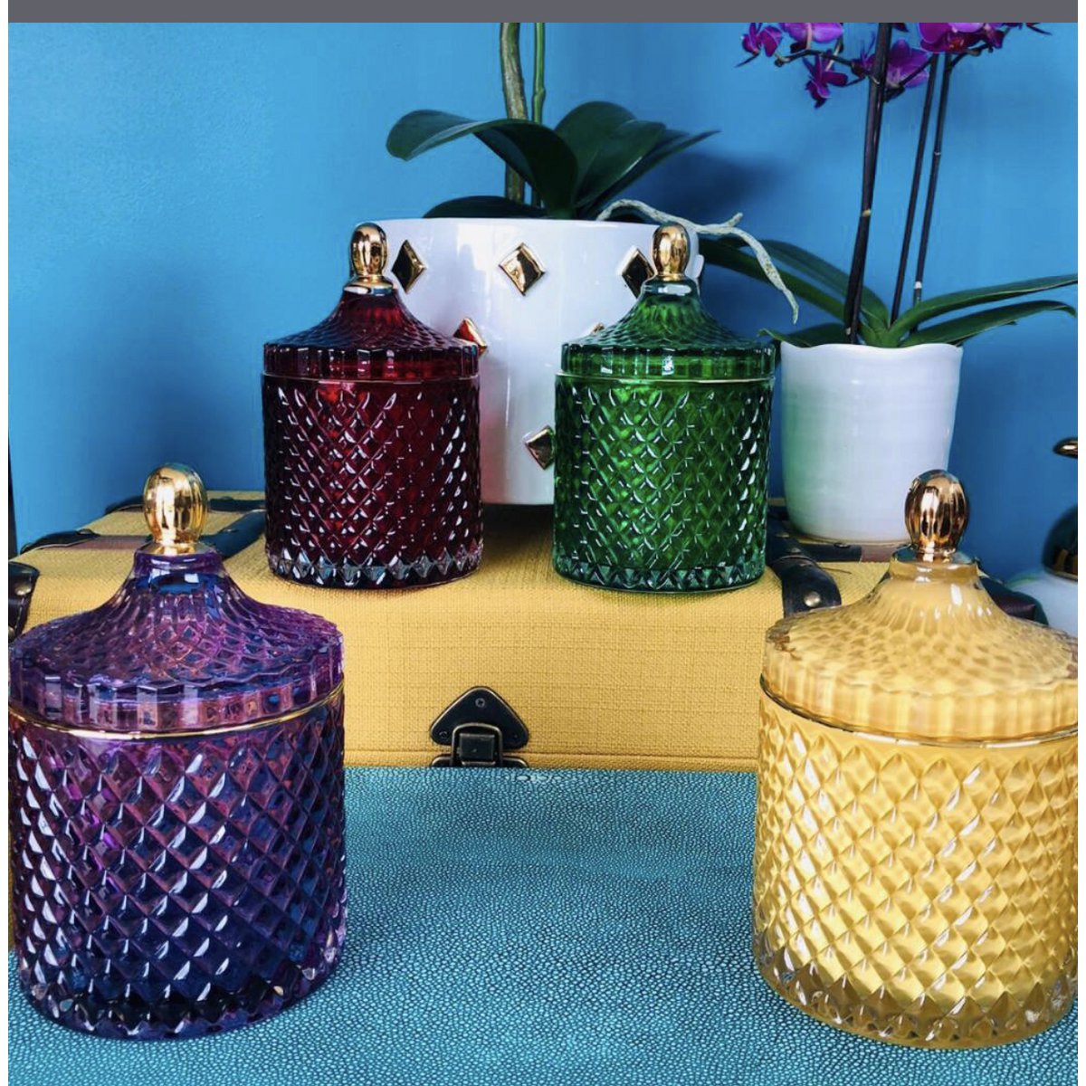 Een luxe glazen pot in een prachtige gele kleur