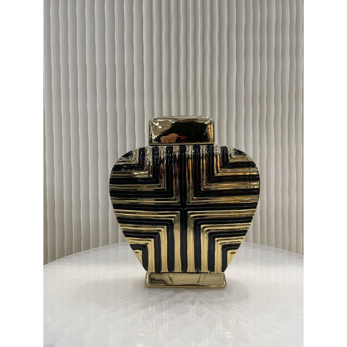 Vaas zwart met goud, klein | Decoratie