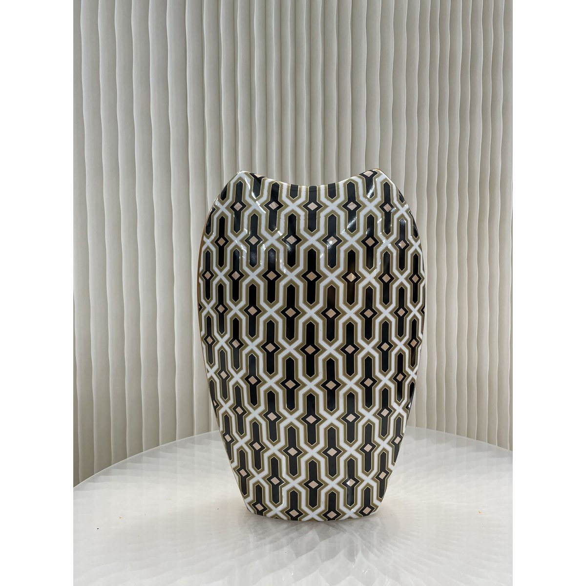 Vintage porseleinen vaas (CV11280-13-13-zwart-GROOT)