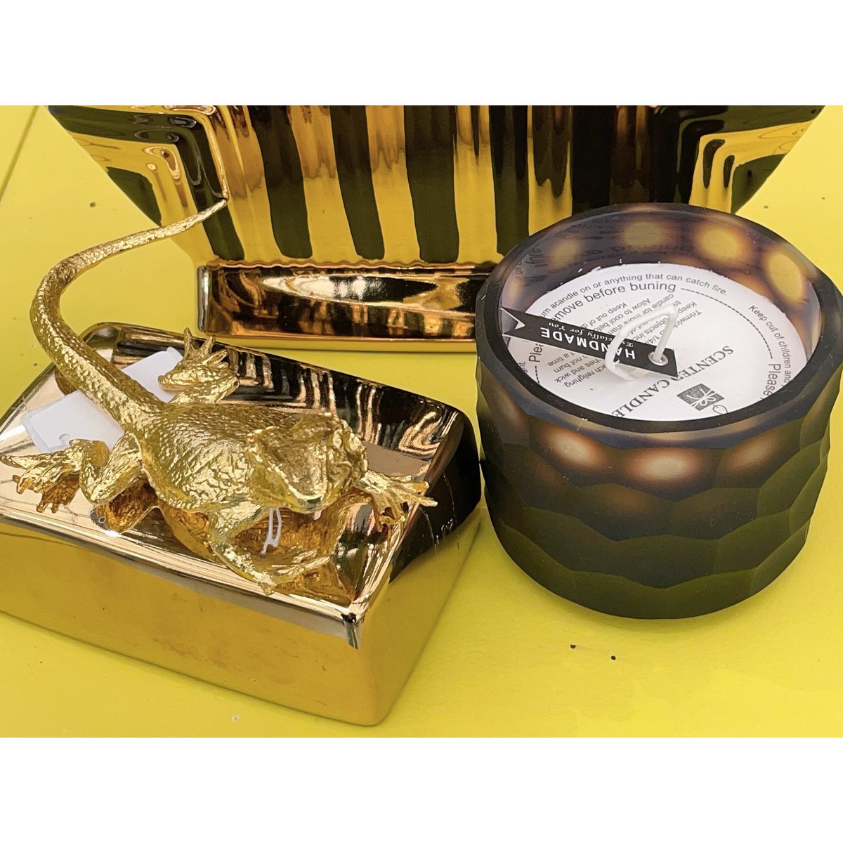 Geurkaars met handgeslepen glazen pot.