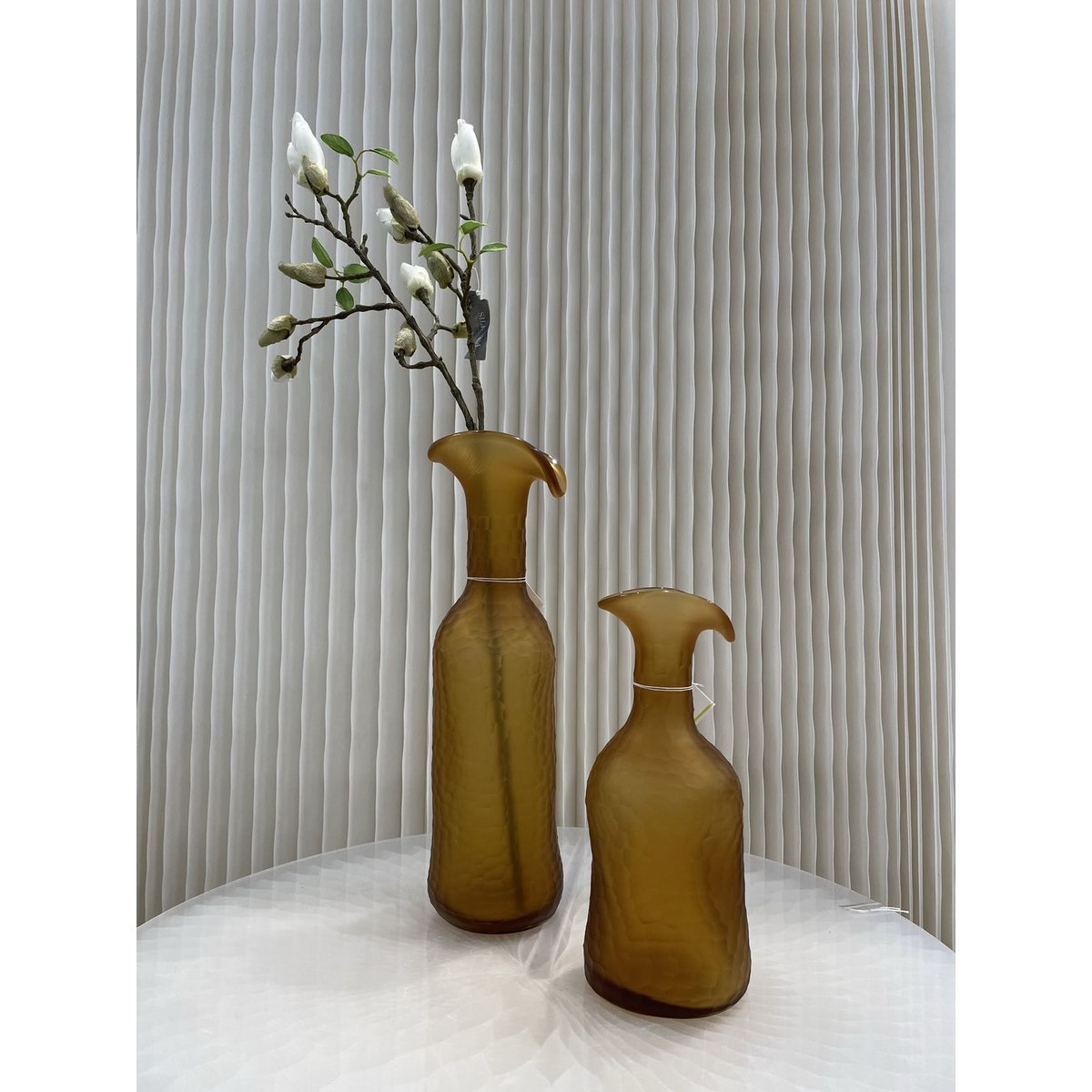 vintage amberkleurige glazen vaas klein formaat: H30cm B: 7cm