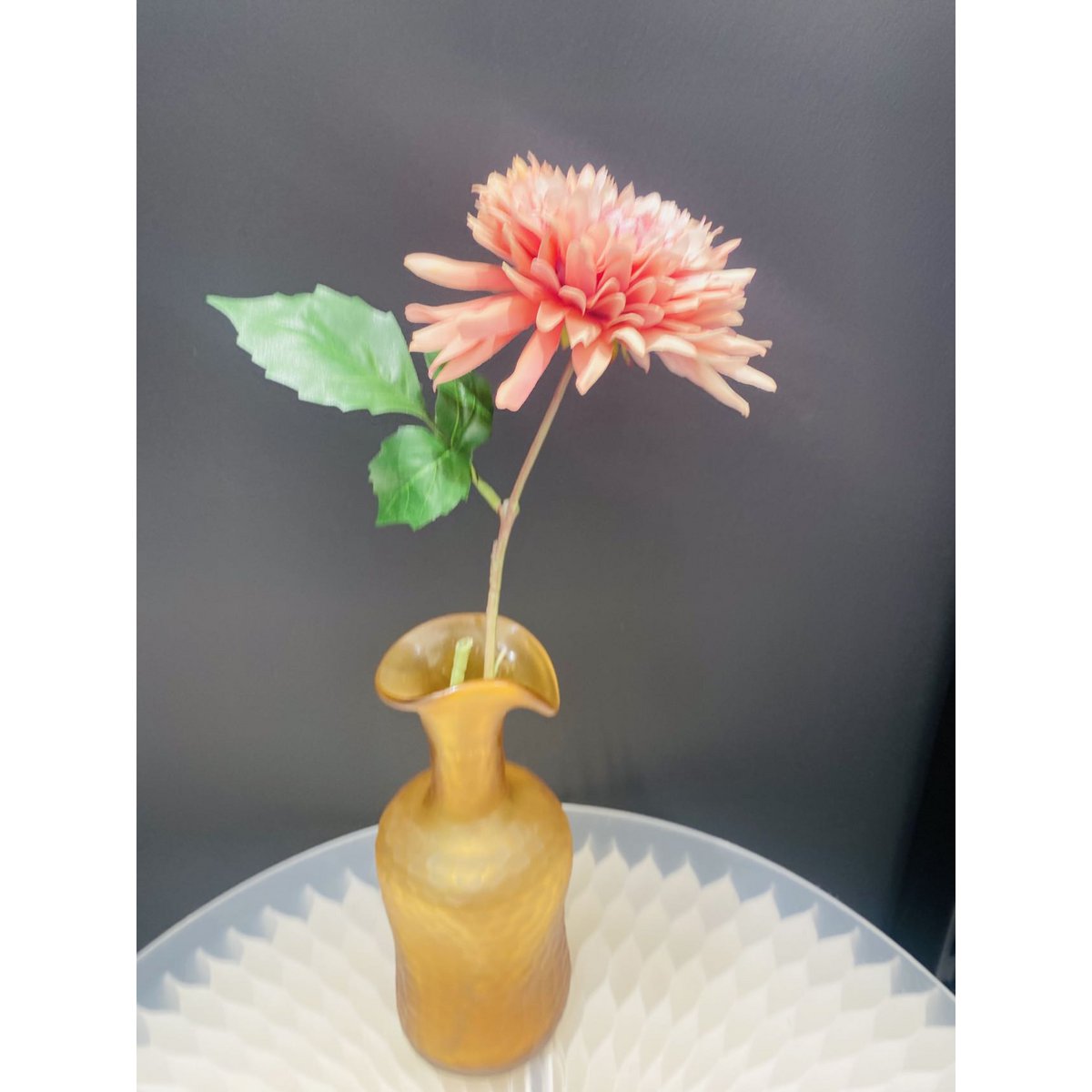 vintage amberkleurige glazen vaas klein formaat: H30cm B: 7cm