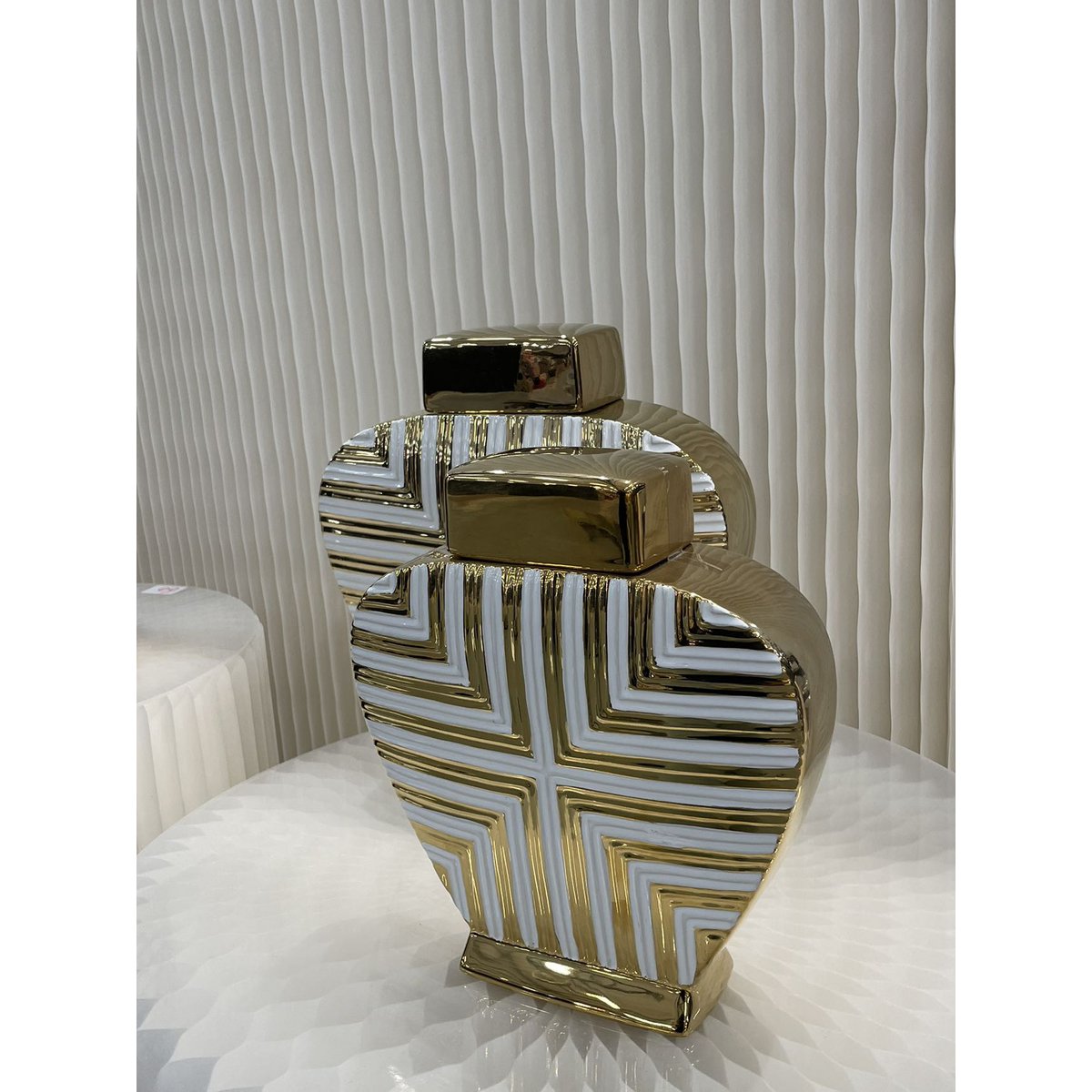 Vaas wit met goud (M) | Decoratie