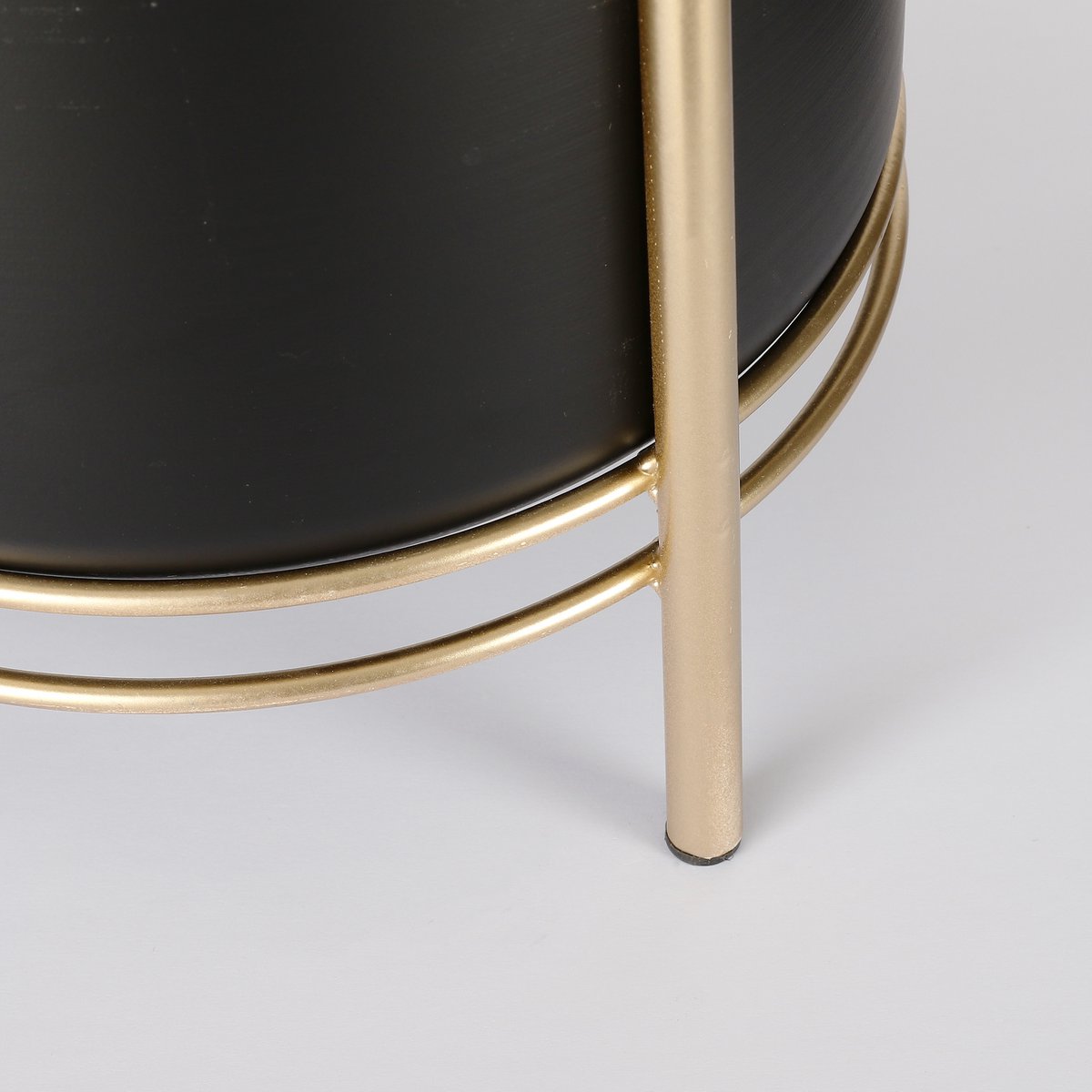 Sverre Bloempot op Standaard - H28 x Ø19 cm - Zwart, Goud