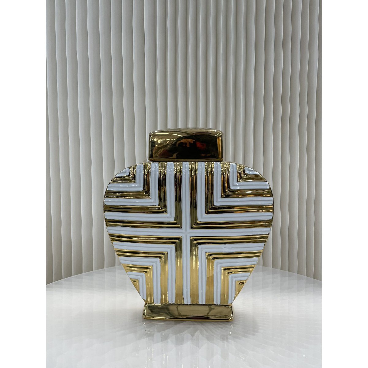 Vaas wit met goud (M) | Decoratie