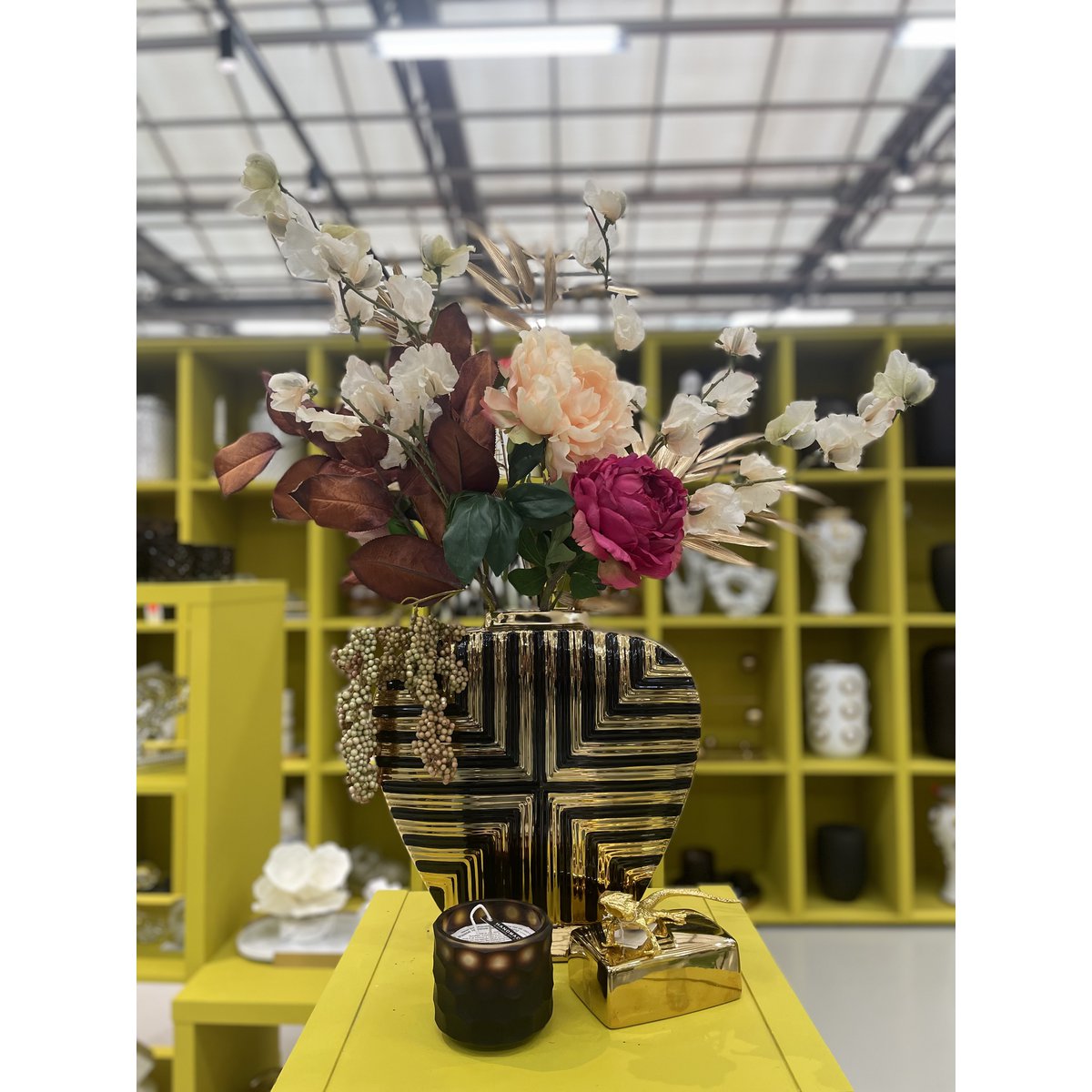 Geurkaars met handgeslepen glazen pot.