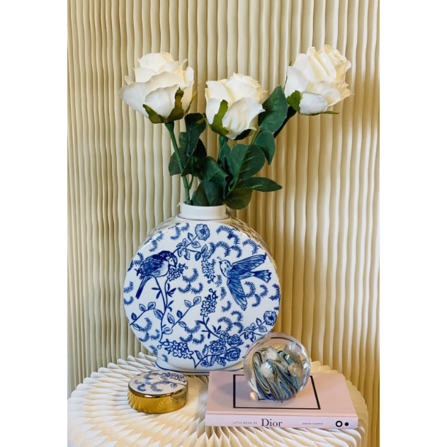 Kleine bloemenvaas van blauw en wit porselein (voor Kitchee Home)