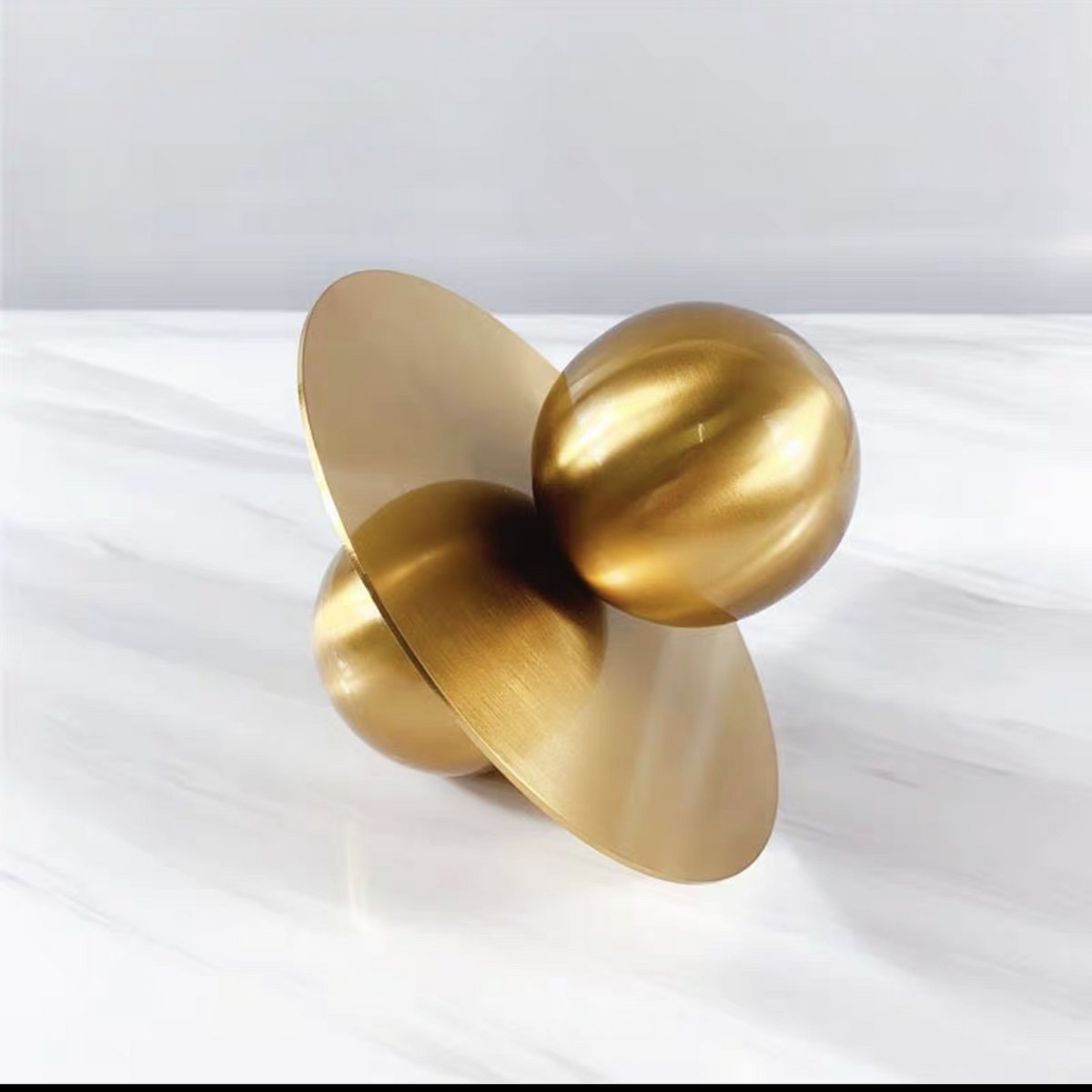 Moderne en eenvoudige metalen bolvormige ornamenten voor huis en woonkamer.Afmetingen: 20cm*20cm