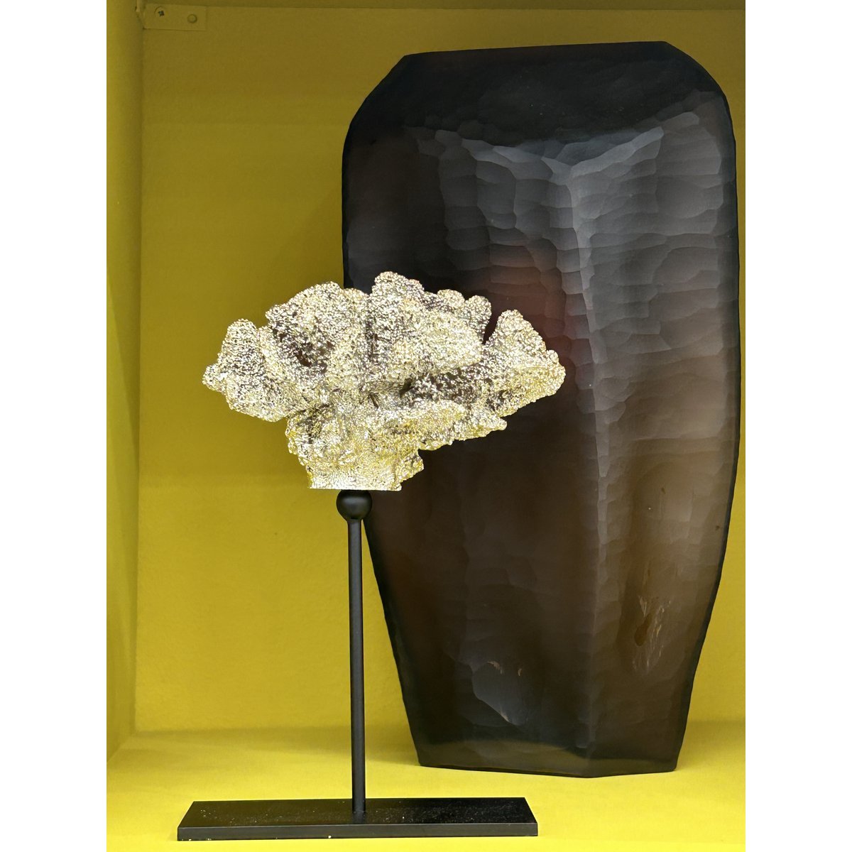 Koraal met metalen standaard ( champagnekleur)  | Decoratie koraal