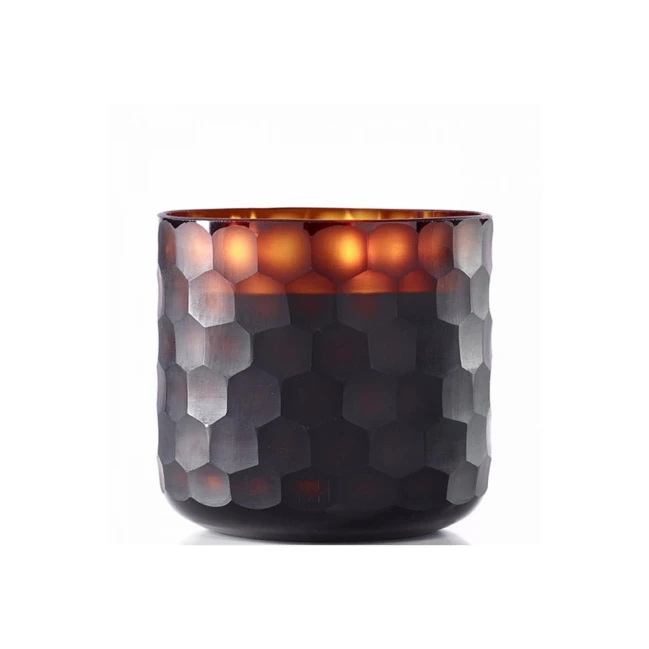 Geurkaars met handgeslepen glazen pot.