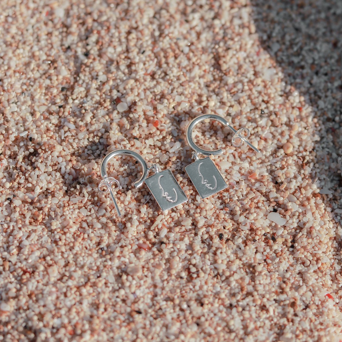 Oorbellen 925 zilver met hanger - oorringen versierd met gegraveerd gezicht - hangende oorbellen handgemaakt in sterling zilver - KARTINI zilver