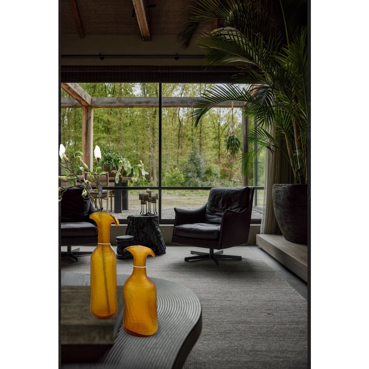 vintage amberkleurige glazen vaas groot formaat: H36cm* B 7CM *D 7cm