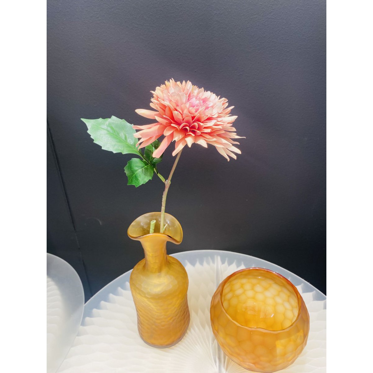 vintage amberkleurige glazen vaas klein formaat: H30cm B: 7cm